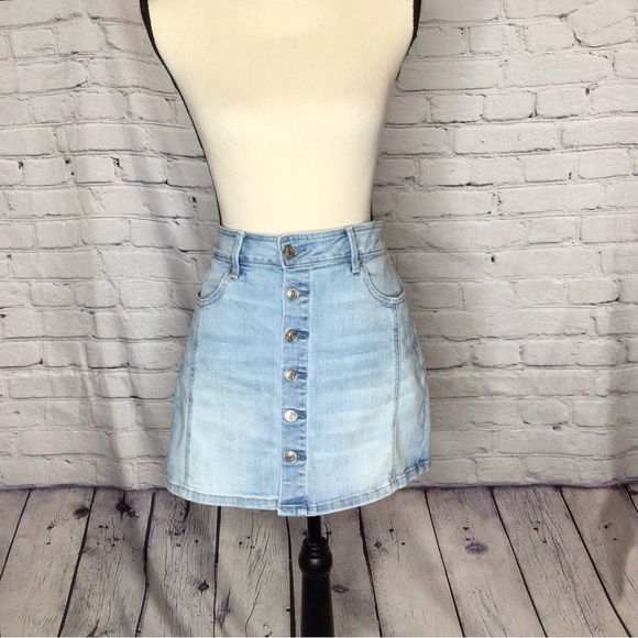 American Eagle Hi-Rise A-Line Button Front Light Rinse Denim Mini Skirt 10 - Picture 1 of 16
